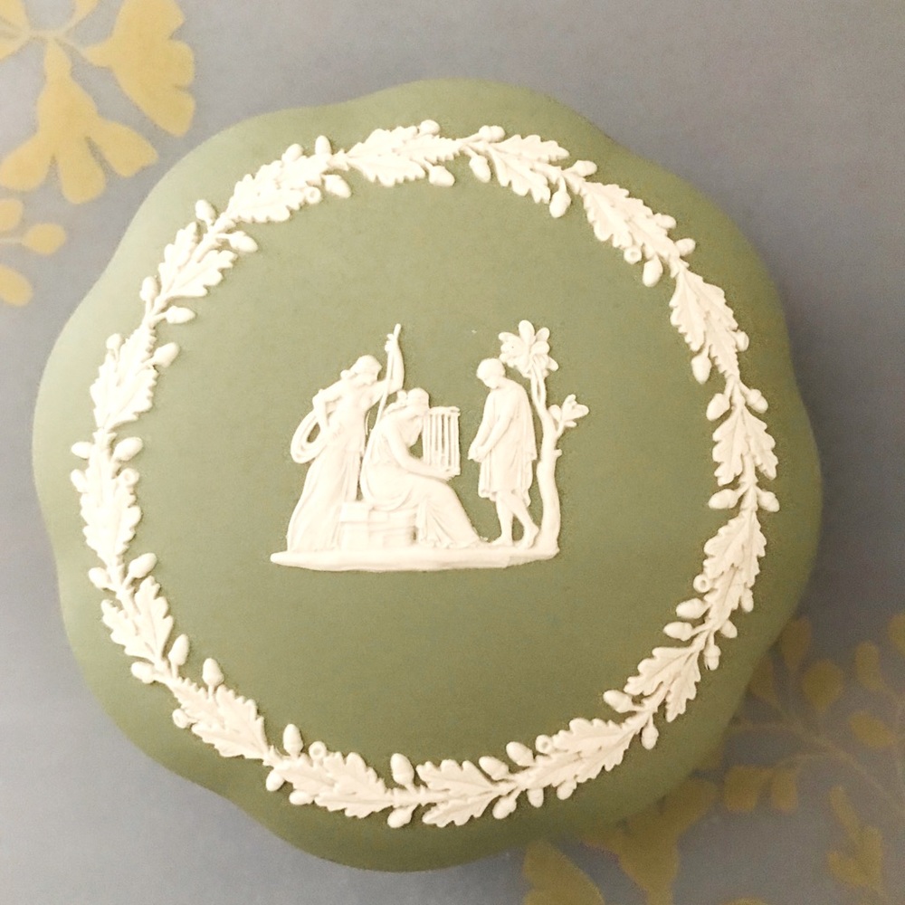 VTG Wedgwood Cream & Sage Green Box Neoclassical Motif NEW Condition - Picture 16 of 16